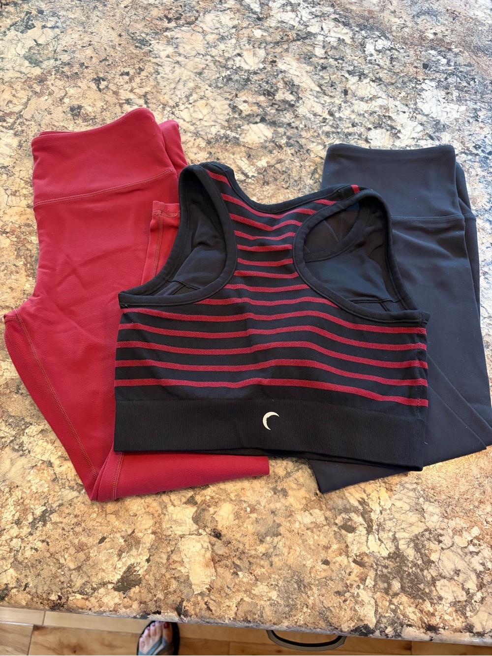 ZYIA Striped Black & Red Sports Bra with Matching Scarlet & Black capri Leggings - Picture 2 of 2
